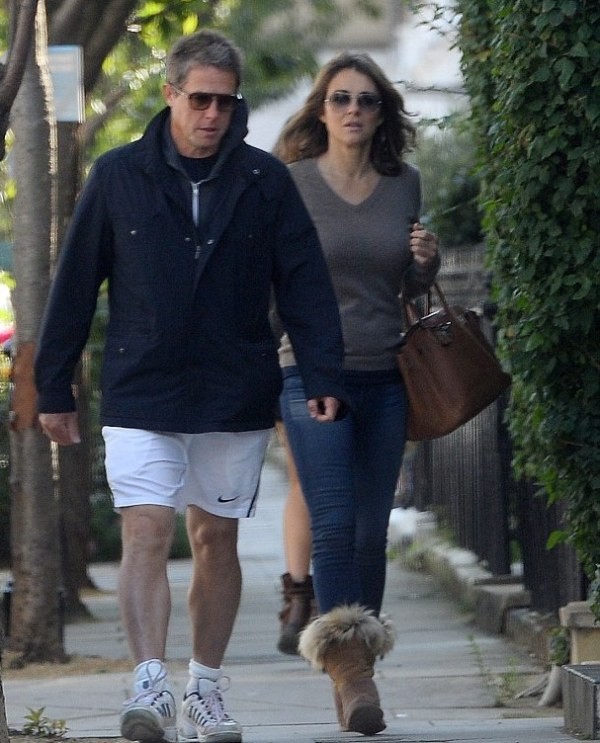 Elizabeth Hurley a Hugh Grant sú stále blízkymi priateľmi 